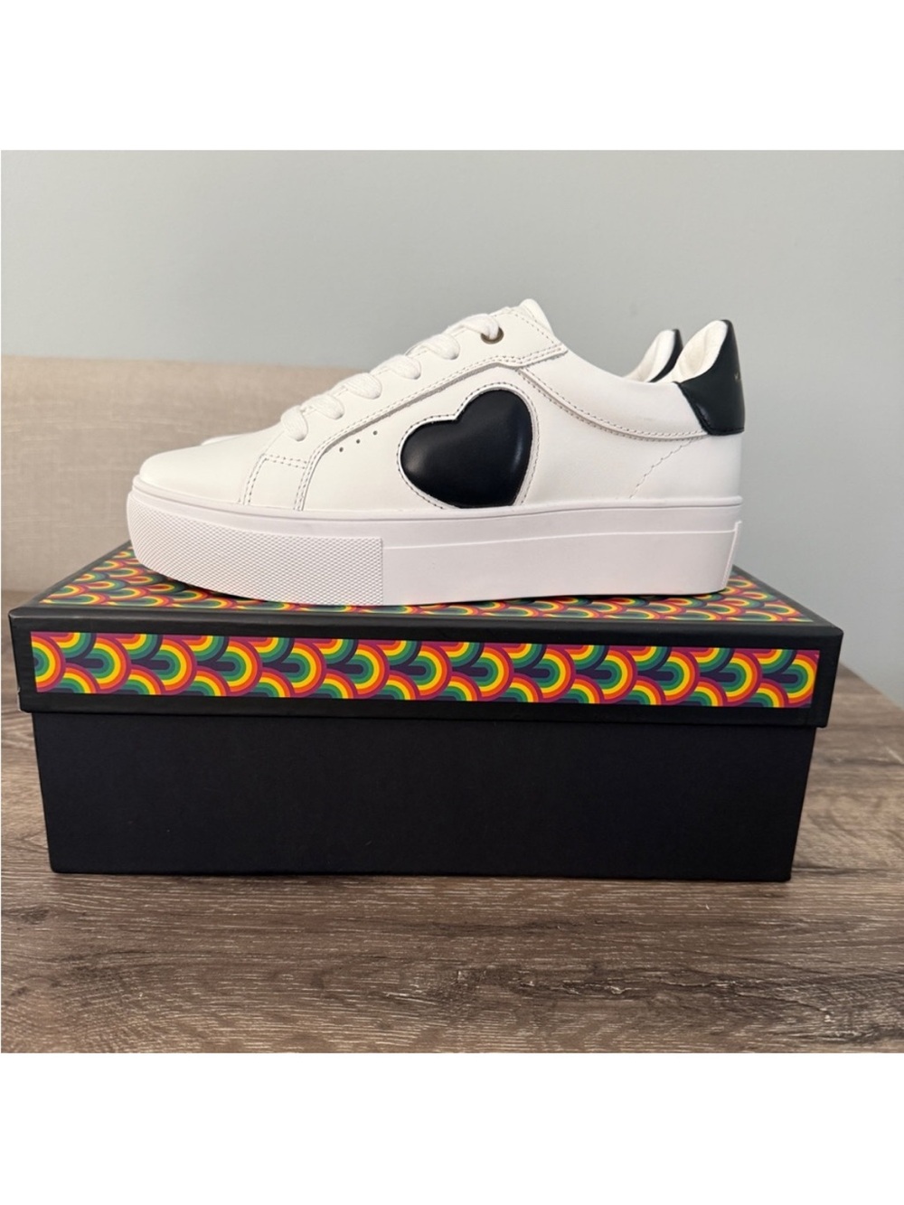 Kurt Geiger White
Platform Sneakers with Black
Heart Accent, Size 5